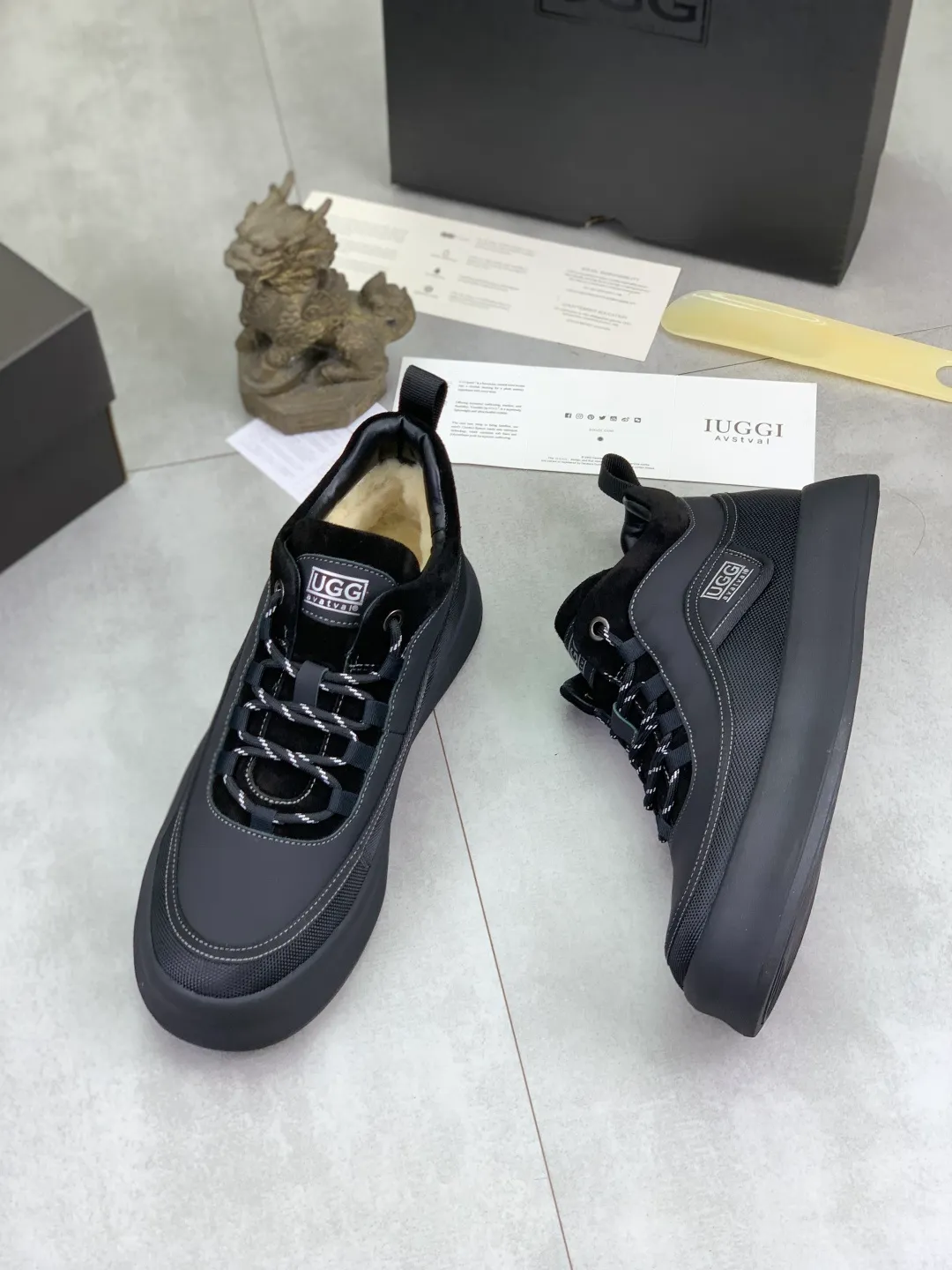 Men's shoes 💰P640 New arrival 🆕🆕🆕 New IUGGI men's shoes. Real cowhide on the outside. Australian wool on the inside. Lightweight and easy to put on. The brand logo has a high-end feel. Men's style! Men's style! Retro outdoor shoes are rarely seen on the market. They look great on the feet. Mainly because they are so stylish. Color: black, gray, maroon. Size: 39-44 999-20
